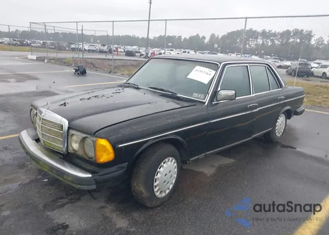 1982 Mercedes-Benz 240 D from USA, damaged, VIN WDBAB23A2CB344094